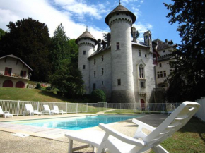 Castle with pool in Serrières-en-Chautagne
